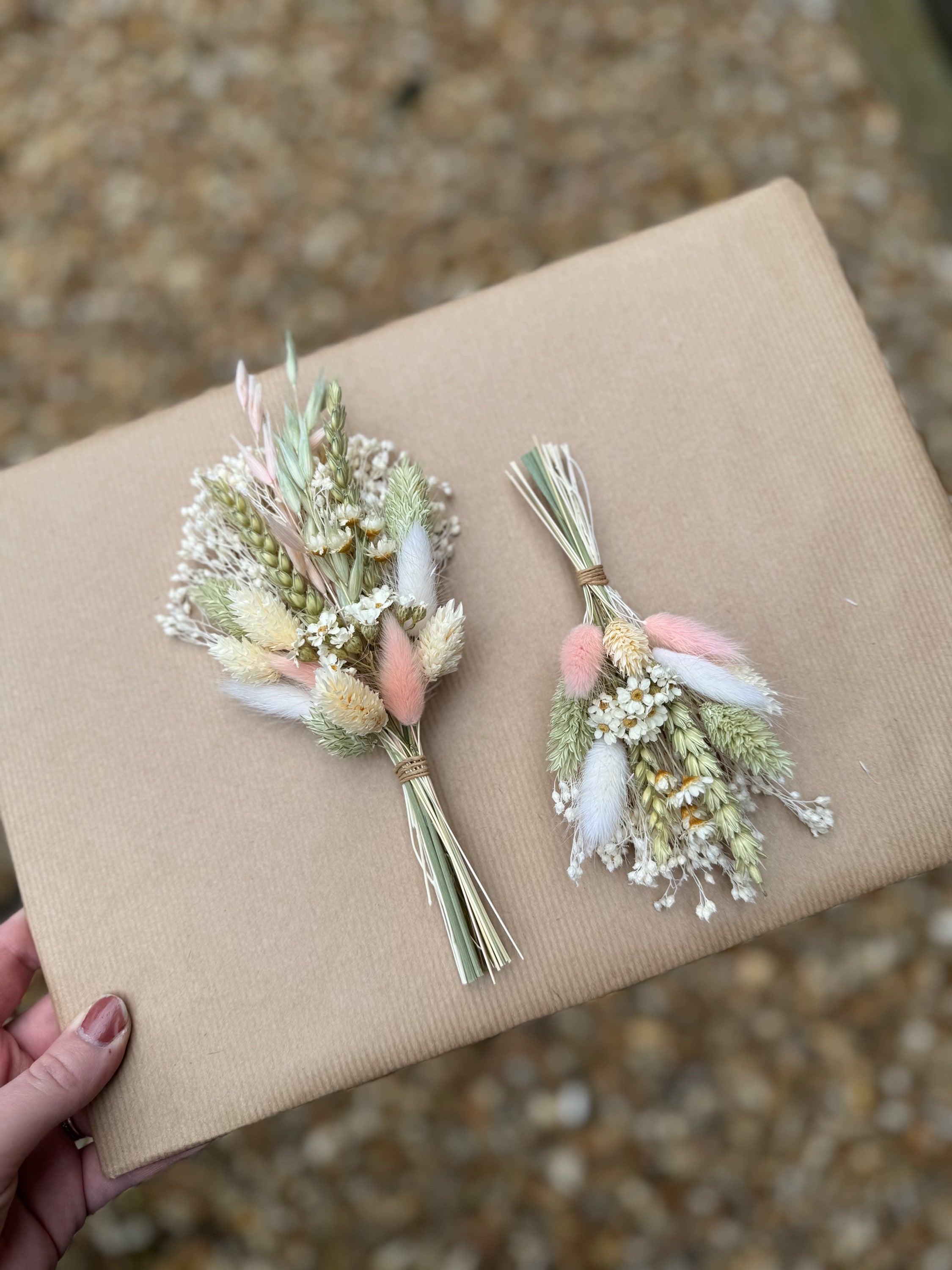 Rachael Buttonhole image 5
