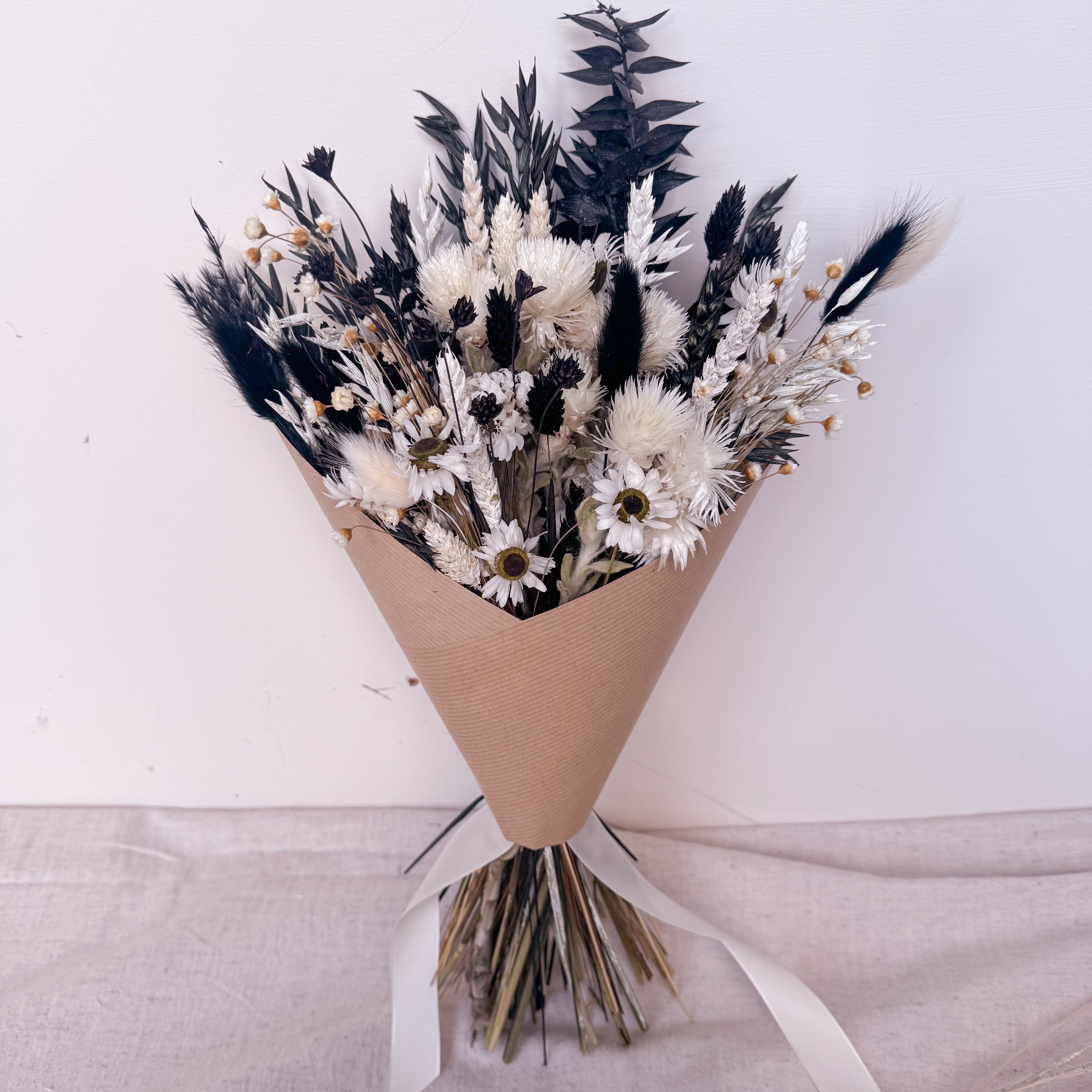Black and White Dried Flower Arrangement image 4