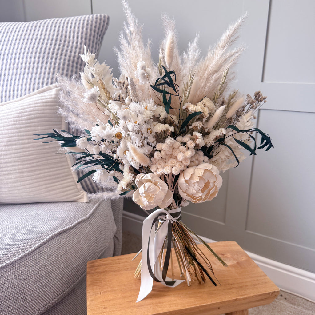 boho pampas grass arrangement