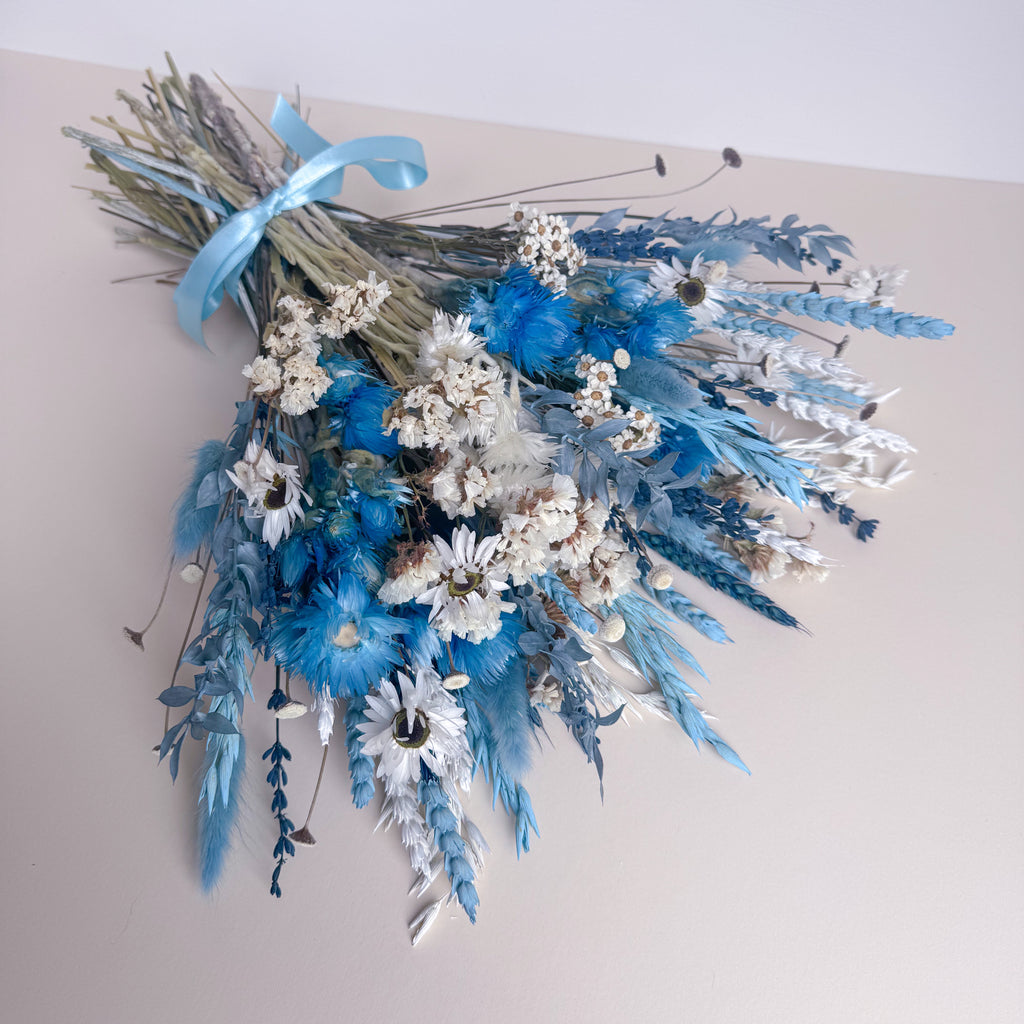 white daisy bouquet with blue dried flowers