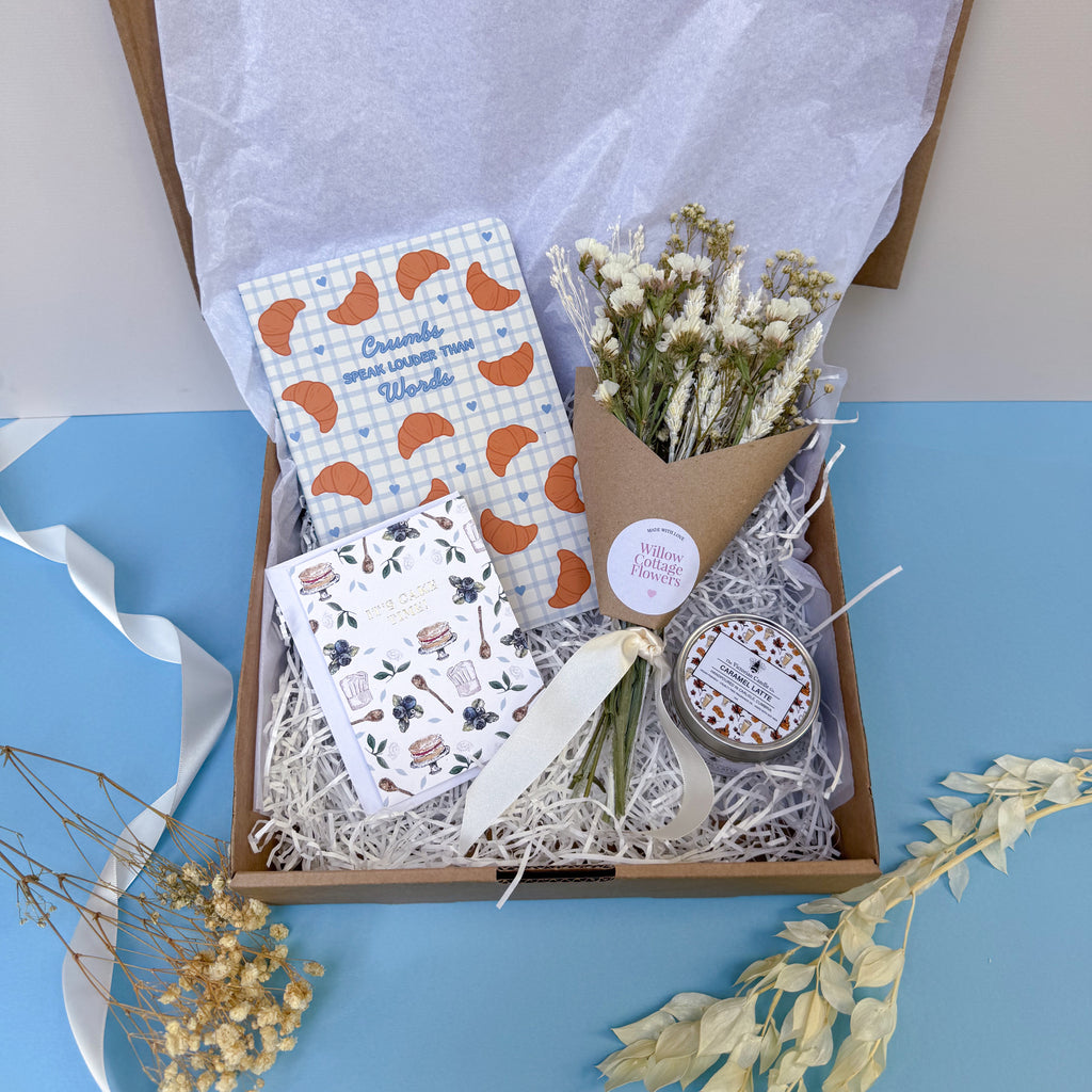 birthday-gift-set-with-dried-flowers-and-candle
