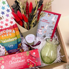 Festive gift box with dried flowers, tealight set and vase.