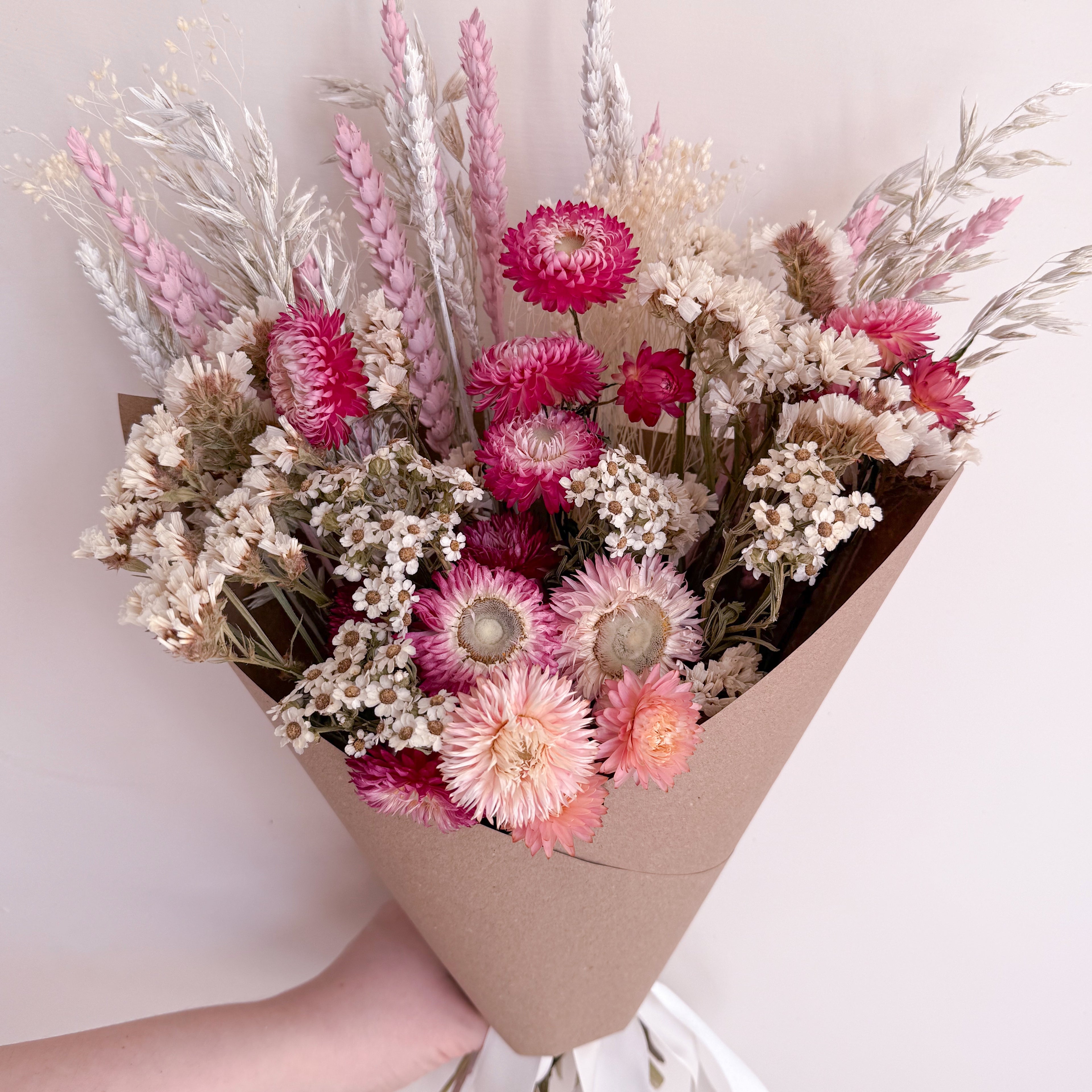 dried pink strawflower bouquet with daisies