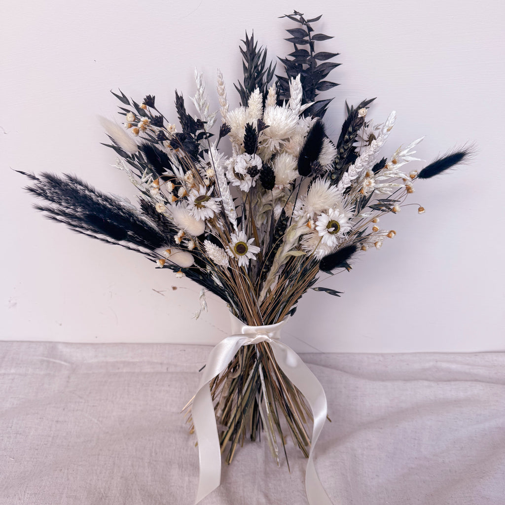 Black and White Dried Flower Arrangement image 3
