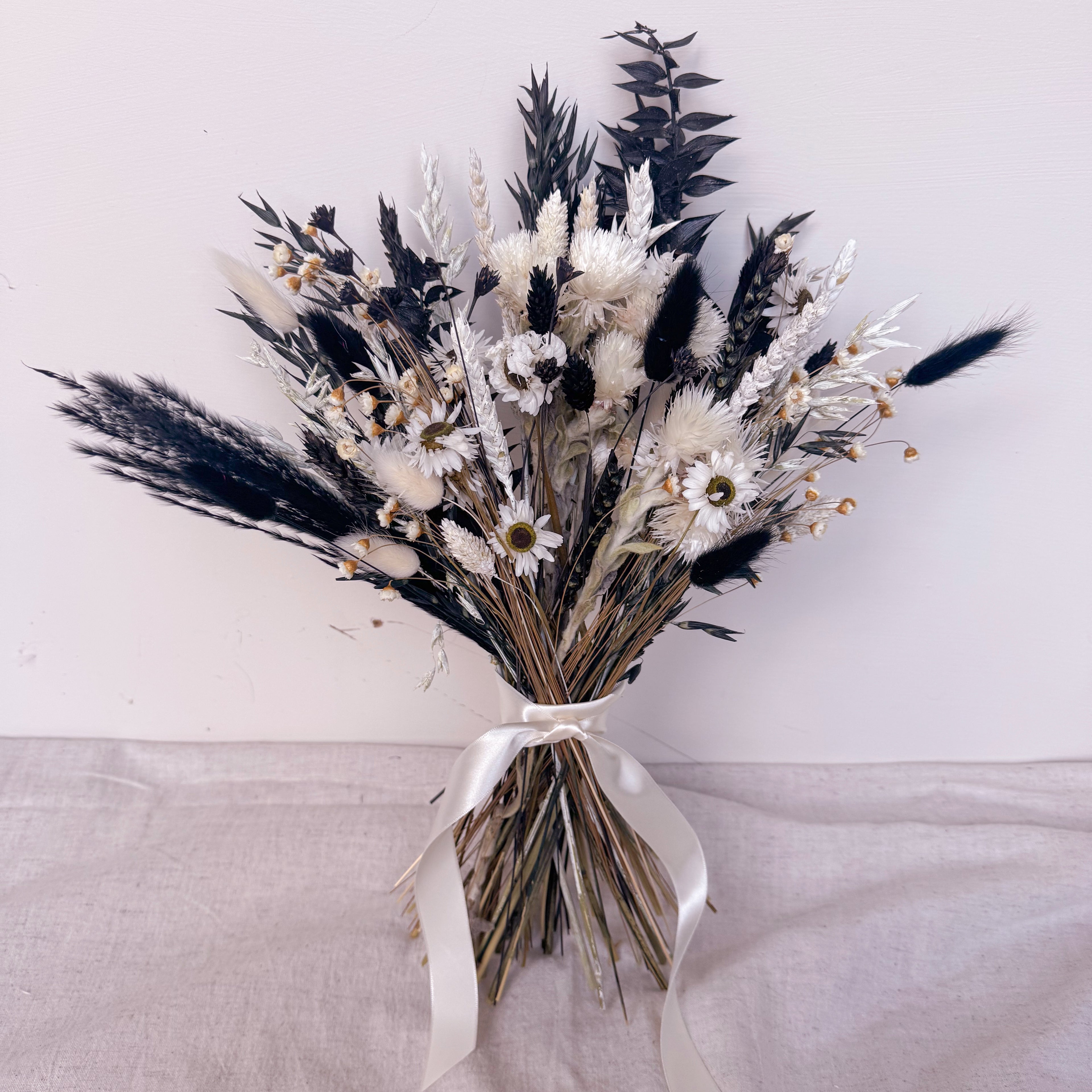 Black and White Dried Flower Arrangement image 3