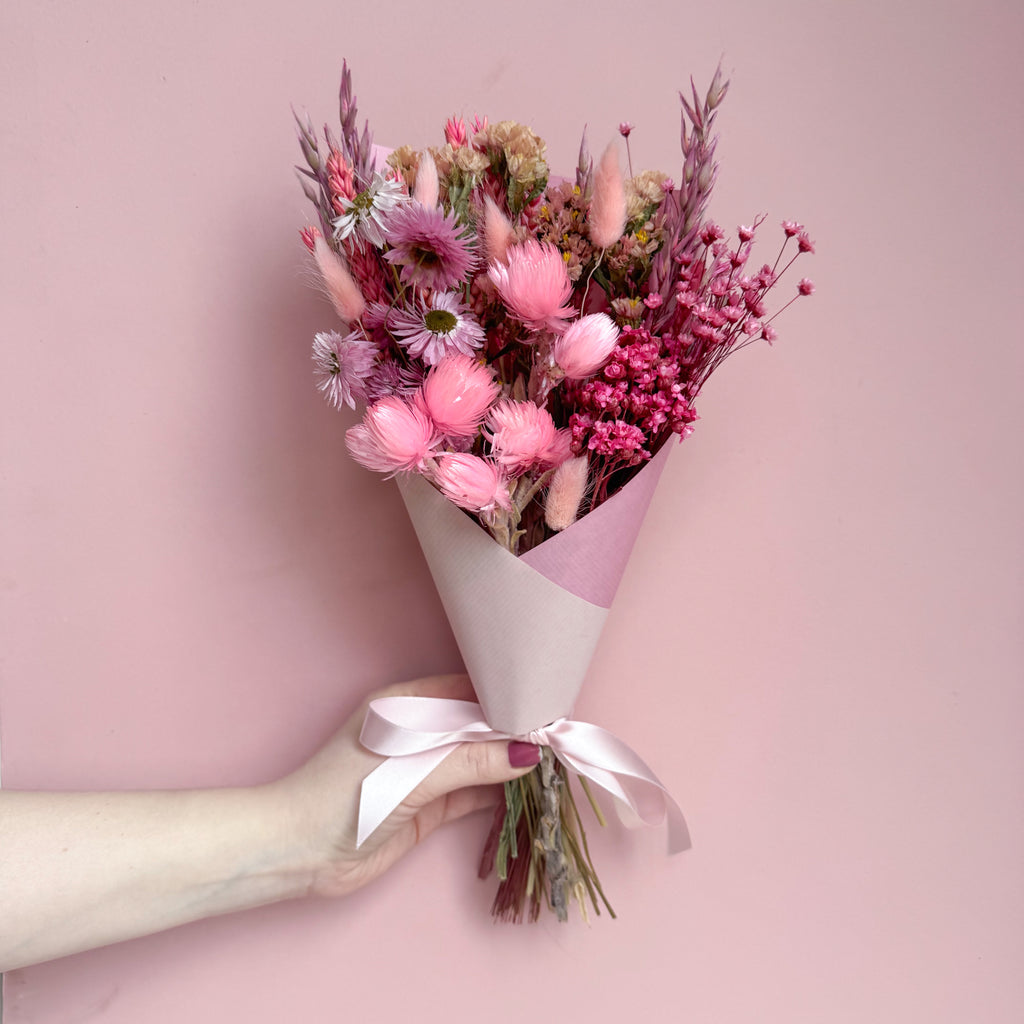small pink dried flower bunch with wildflowers