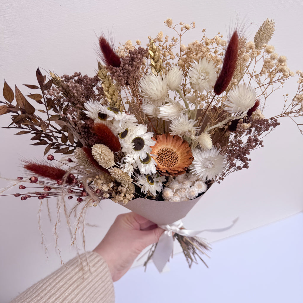 rustic dry daisy bouquet with gypsophila