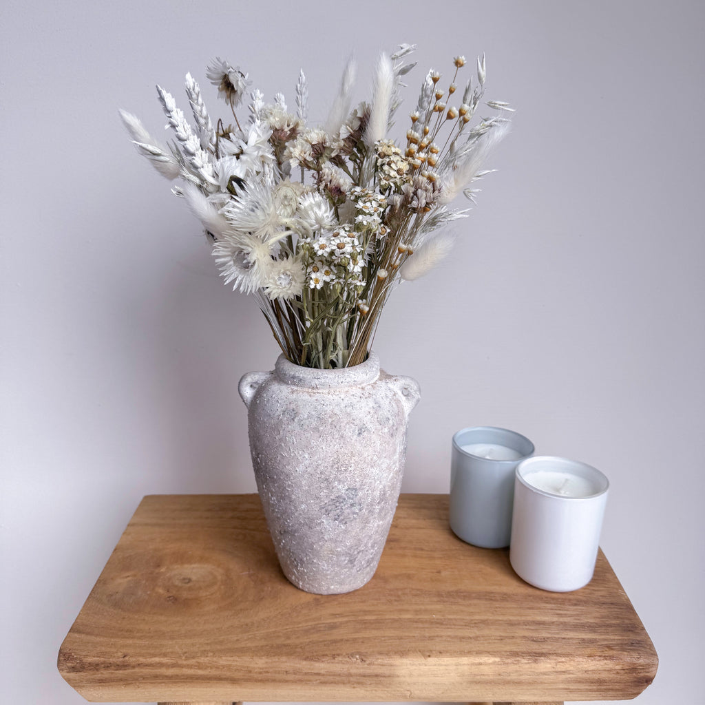white daisy arrangement for a small vase