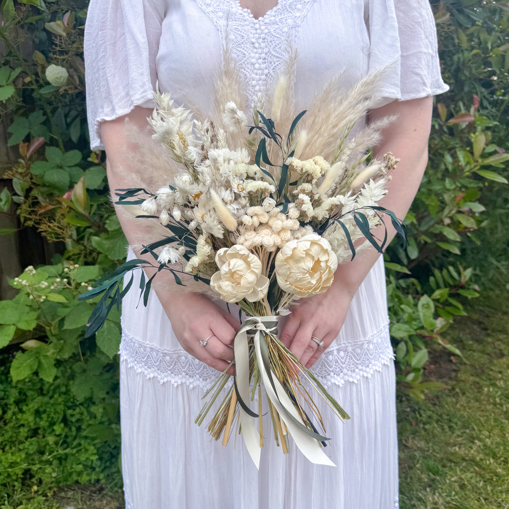 luxury bridal pampas grass arrangement
