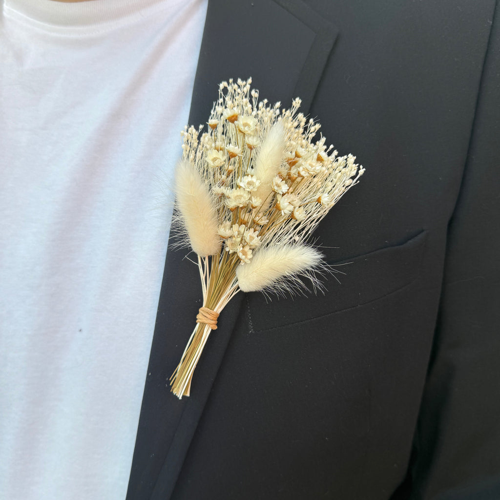 white dried flower buttonhole with white bunny tails
